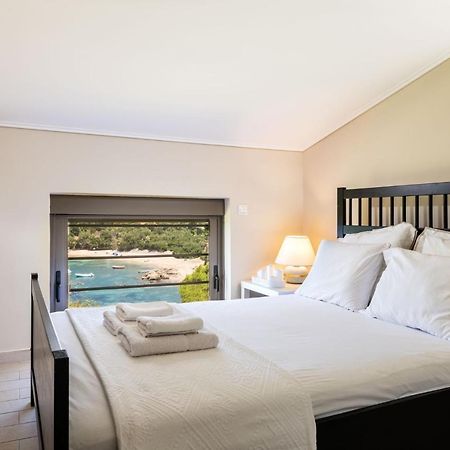 Villa Idyle - Beachfront Residence Tragána Екстериор снимка