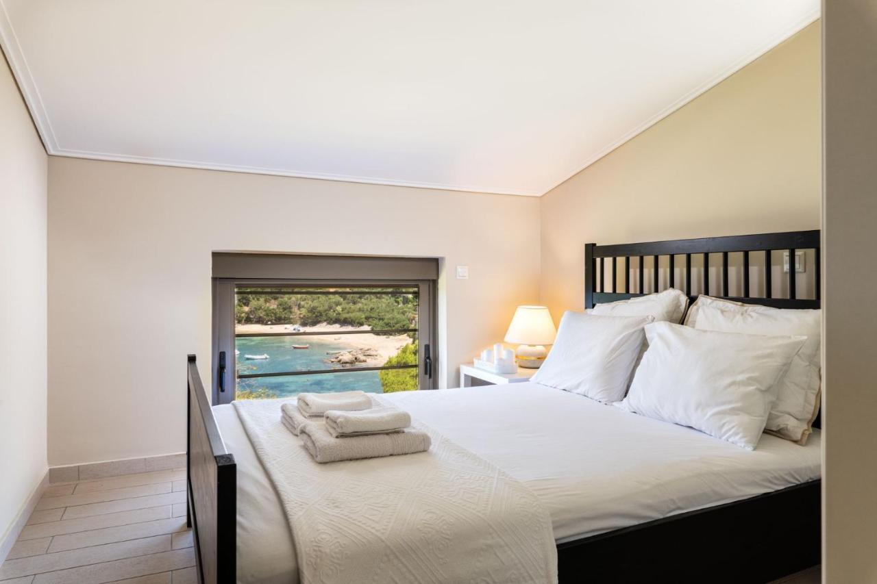 Villa Idyle - Beachfront Residence Tragána Екстериор снимка