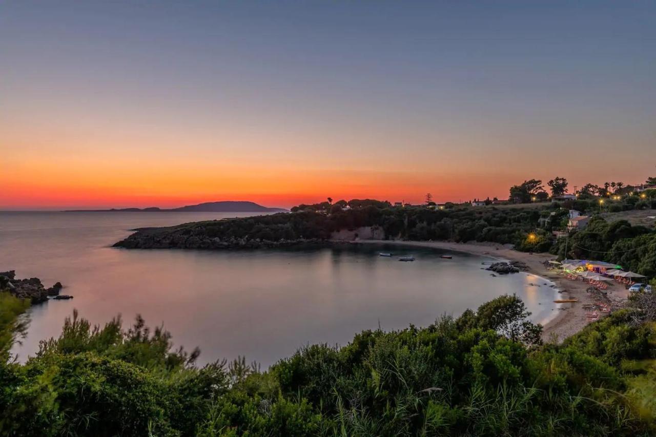 Villa Idyle - Beachfront Residence Tragána Екстериор снимка