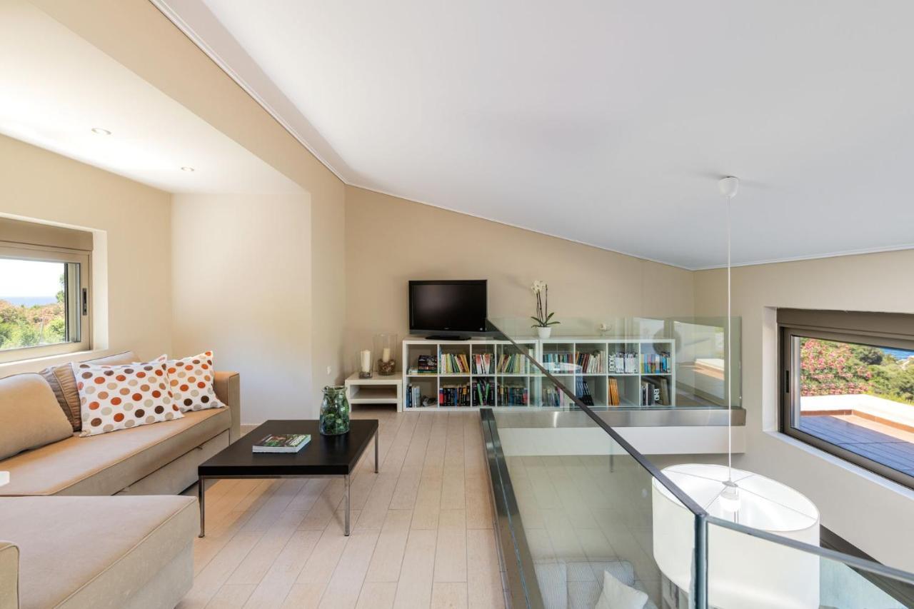 Villa Idyle - Beachfront Residence Tragána Екстериор снимка