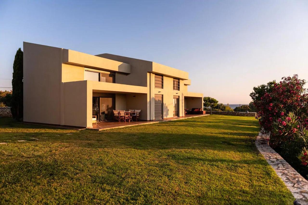 Villa Idyle - Beachfront Residence Tragána Екстериор снимка