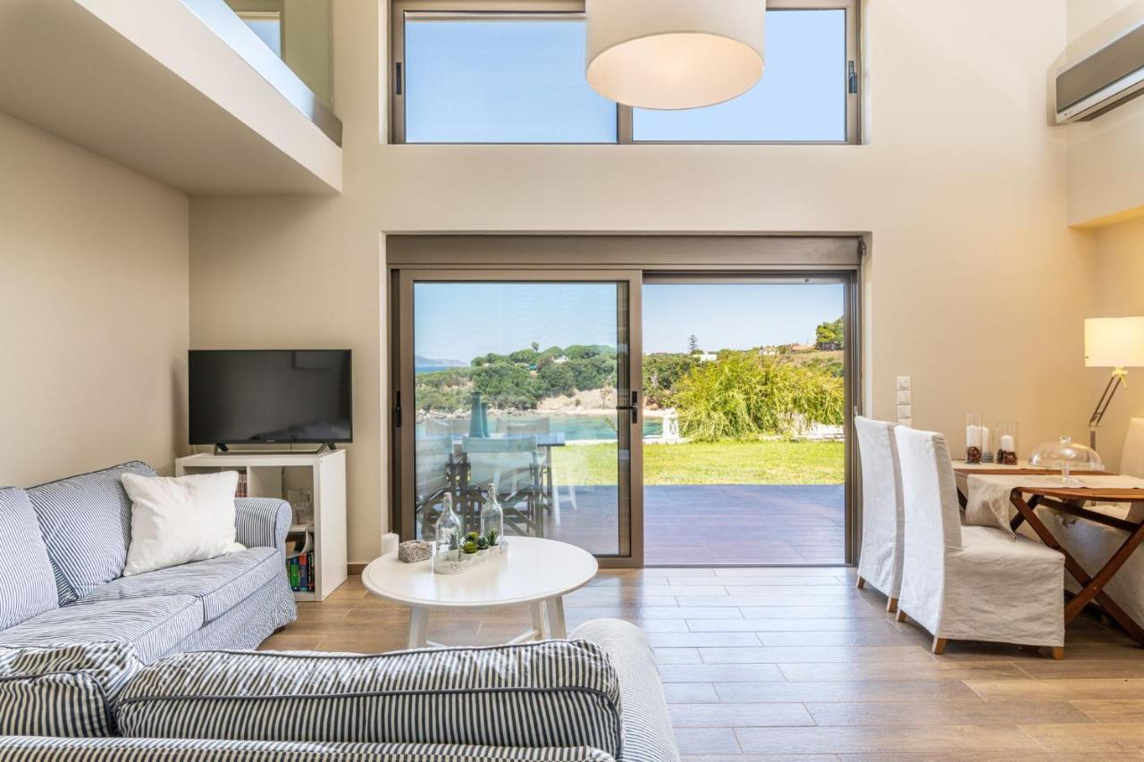 Villa Idyle - Beachfront Residence Tragána Екстериор снимка